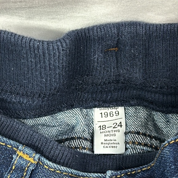 GAP - pull on denim jeans. Size 18 to 24 months - Picture 2 of 3